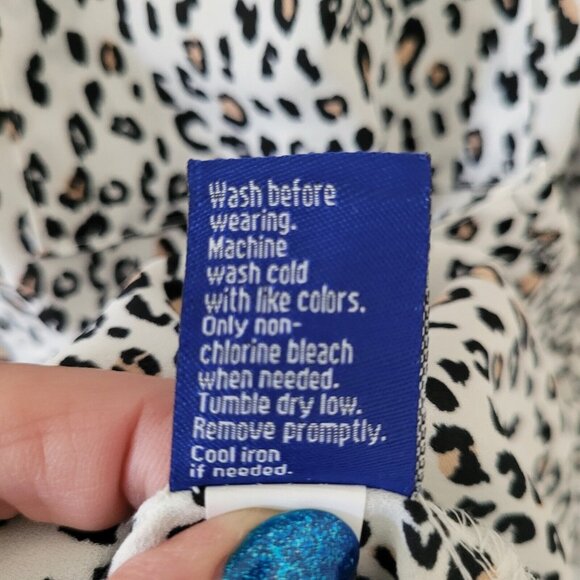 Apt 9 Leopard Print V-Neck Blouse Womens Size M Long Sleeve Pockets Career - Picture 10 of 10